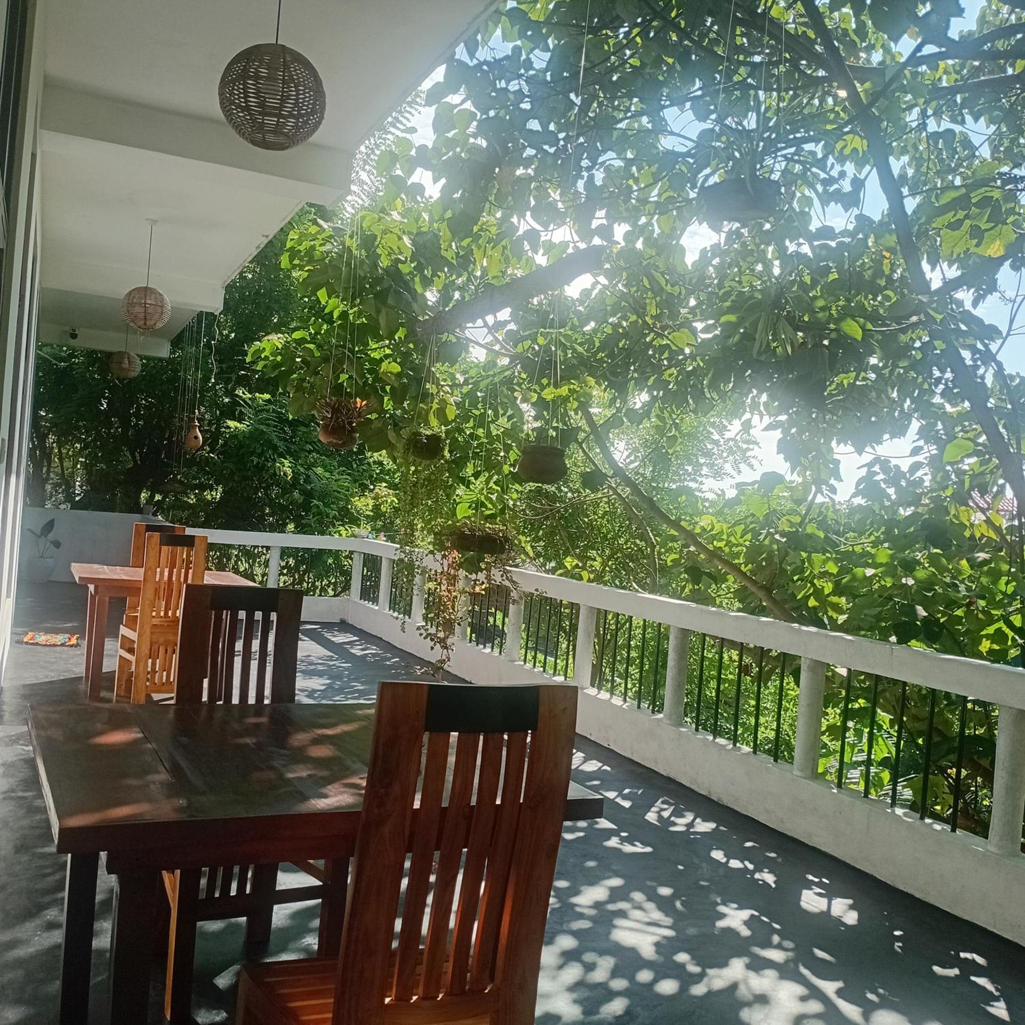 Daasa Guest Mirissa Hotel Exterior photo